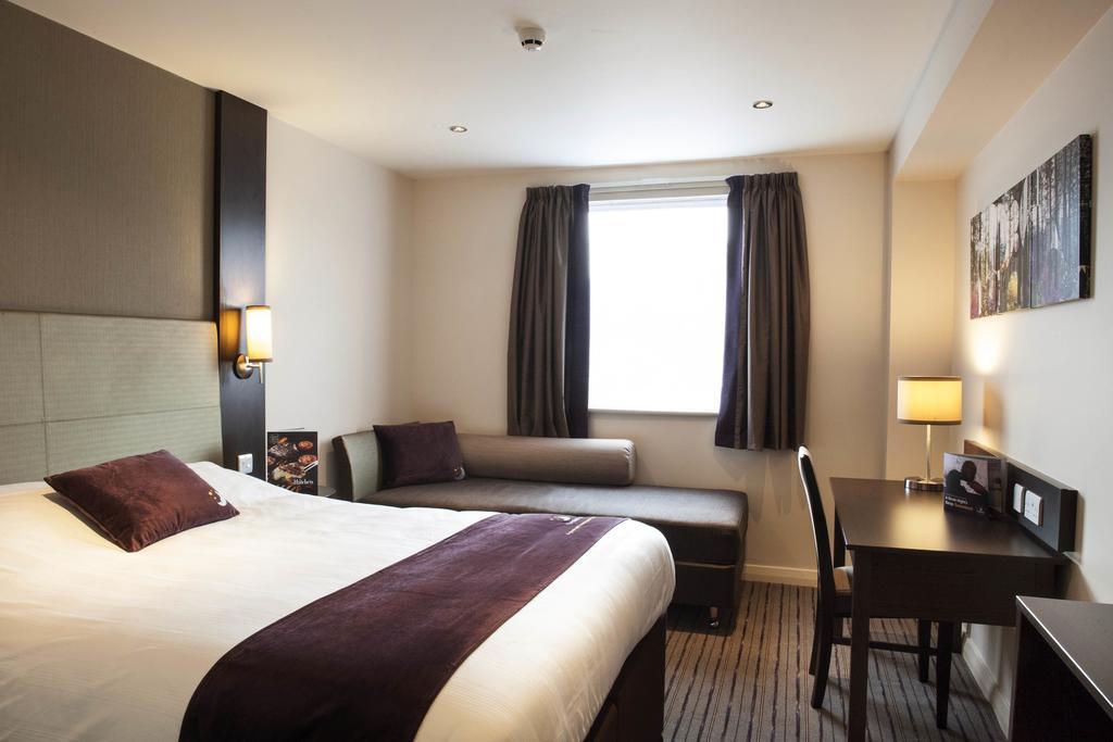 Premier Inn York North Exterior foto